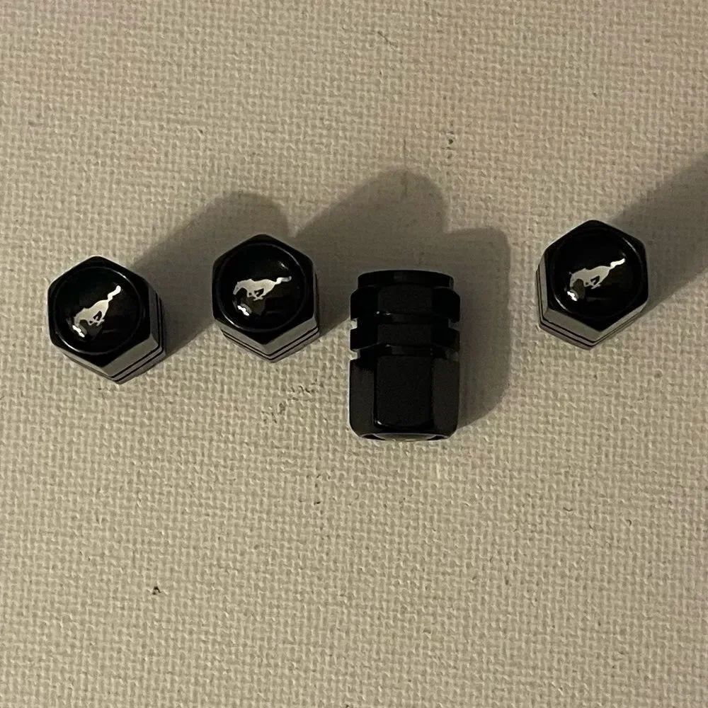 Mustang Logo valve Stem caps in Black set of 4 NWT